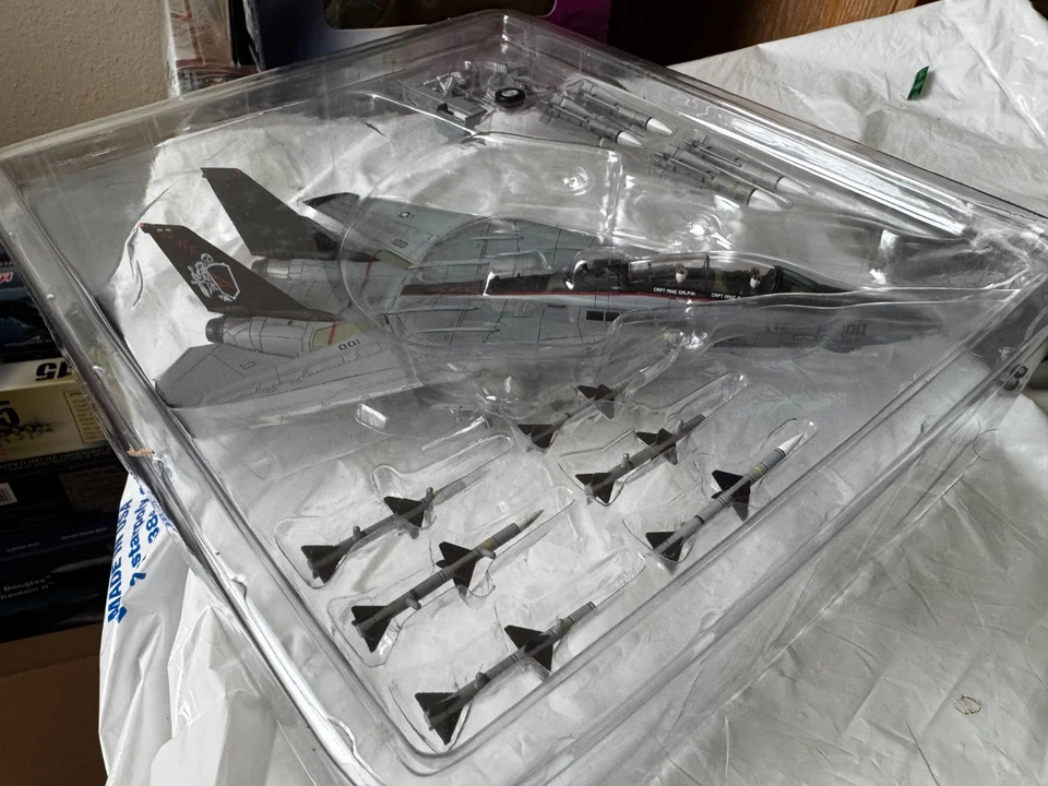 Used 1-72 Forces of Valor F-14A VF-154 Black Knights - Image 4 of 4