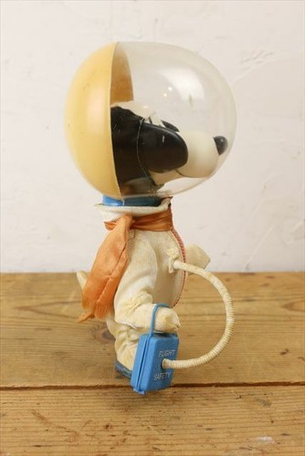 Vintage Snoopy Astronauts 1969 Snoopy Figure in Space Suit - Picture 3 of 7