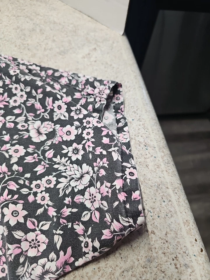 Blusa Médica Estampada Floral Negra White Swan para Mujer Talla L Foto 3 de 4