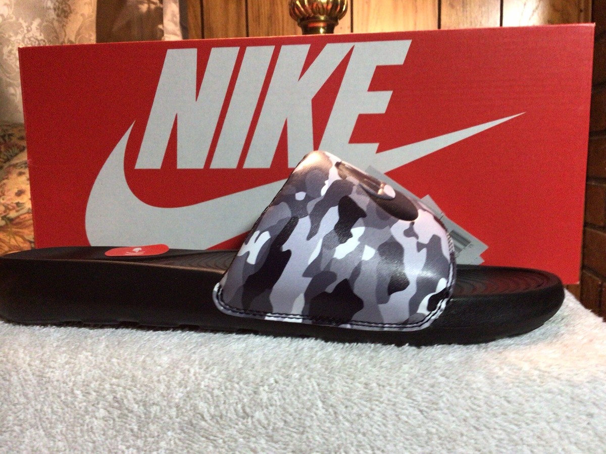 Men's Nike Victori One Slide Print Camo Slides Sandals Men's Nike Victori One Slide Print Camo Slides Sandals