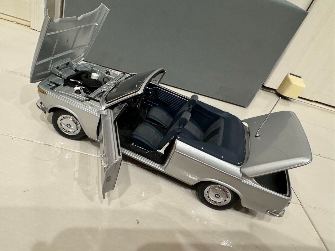 1/18 MINICHAMPS BMW 2002 Cabriolet Dealer Special Order 1/18 MINICHAMPS BMW 2002 Cabriolet Dealer Special Order