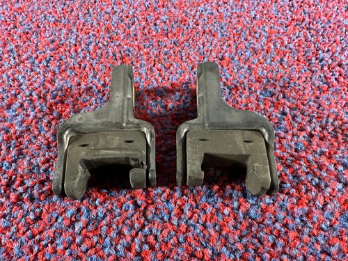 CHRYSLER 300C SRT8 05-23 6.1L V8 OEM ENGINE RADIATOR MOUNTING BRACKET ISOLATOR - Foto 1 di 3