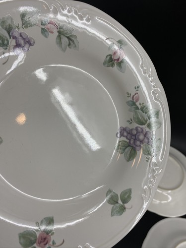 Phaltzgraff Grapevine 8” Salad Plates (4 Plates) EUC - Picture 5 of 9