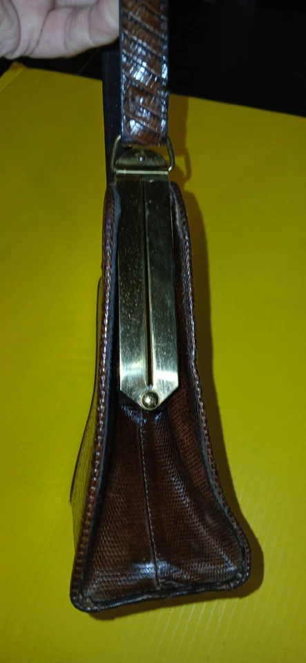 Bolso de mano vintage de cuero lagarto de los años 50, interior de cuero suave, cierre de latón Foto 4 de 4
