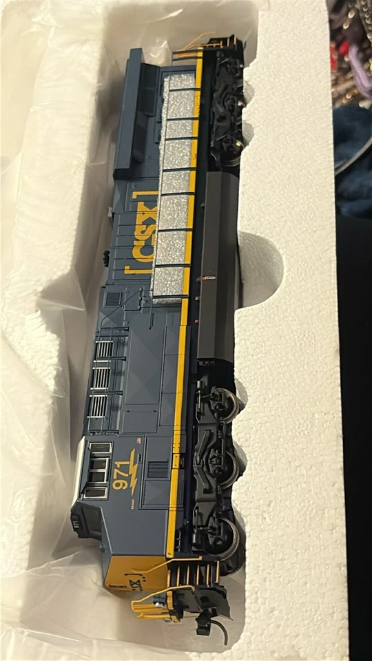 Walthers Mainline Ge Es44 Evolution Locomotive Csx #971 - Image 2 of 4
