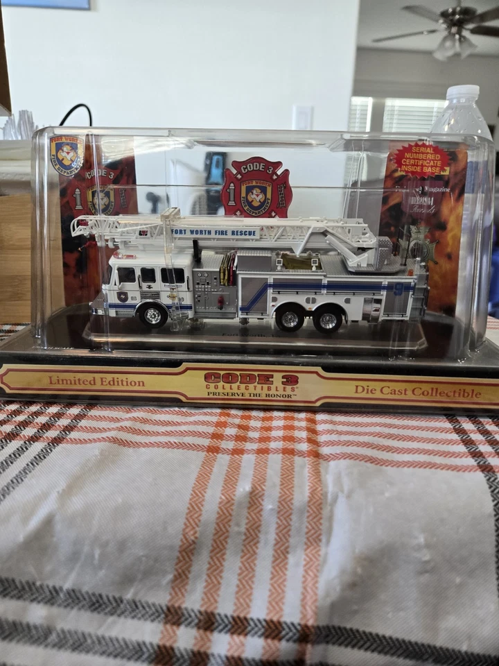 City Of Fort Worth Code 3 2001 American LaFrance 75' Aerial Ladder Fire Truck 9 - Image 4 of 4