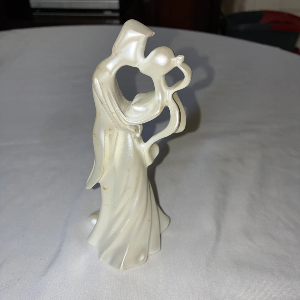 Wilton Wedding Cake Topper Bride Groom The First Kiss 202-258 2007 Contemporary  - Image 2 of 3