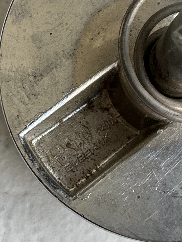 Cerraduras/pasadores de capó Shelby GT350/GT500 1969/1970 originales Foto 3 de 4