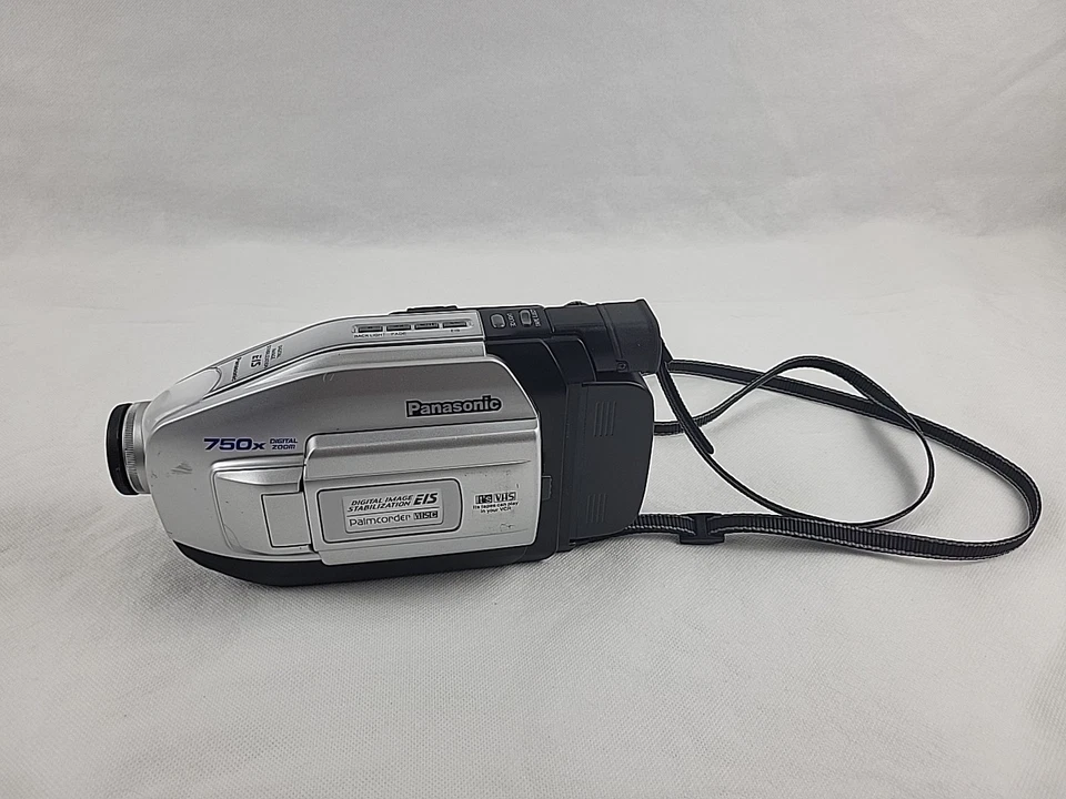 Panasonic Palmcorder PV-L454D VHS-C Video Camera Cam Camcorder W/ Battery & Tape - Image 2 of 4