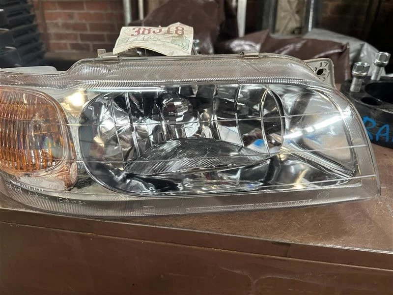 Passenger Right Headlight Fits 98-99 NUBIRA 565397 - Image 2 of 3