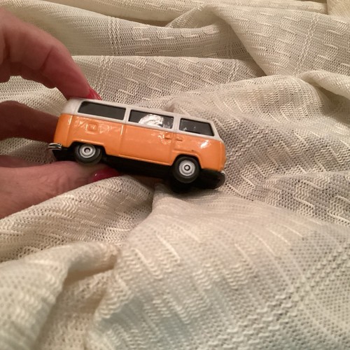 Maisto VW T2 Bus Diecast Volkswagen Bus Model Car Excellent Condition - Picture 5 of 9