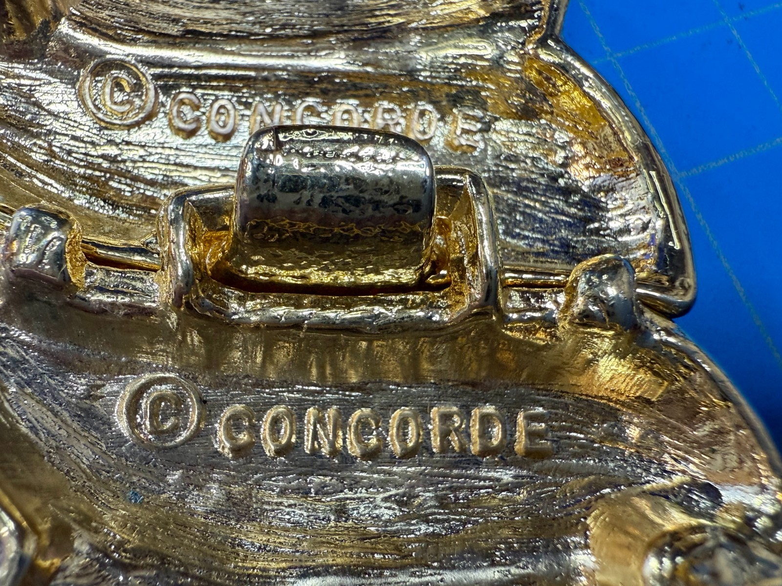 Abstract Swirl Curled Interlocking Two Piece Vint… - image 7