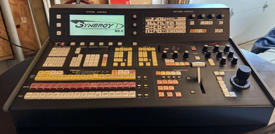 ROSS VIDEO SYNERGY 1 MDX CP Switcher 4216A-020A Turns On Untested For Parts Read - Image 2 of 4