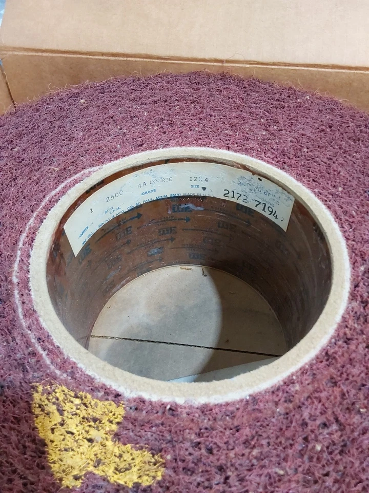 Scotch-Brite, rueda de acabado de metal grado: 4A rueda gruesa 12x4 2.500 rpm Foto 3 de 3