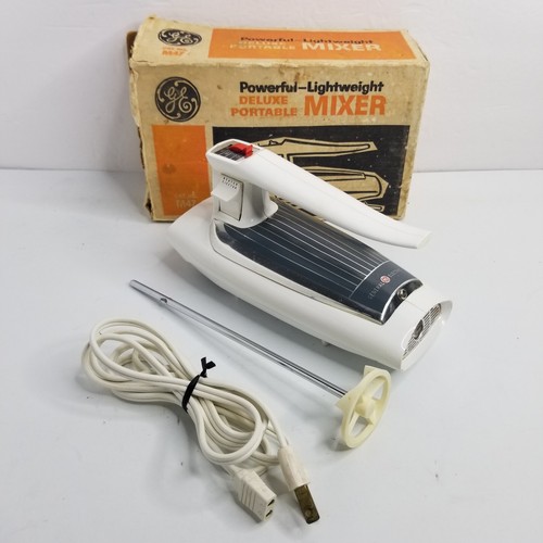 Mezcladora de mano vintage GE General Electric MCM Atomic Age marfil 30M47 - Imagen 1 de 15