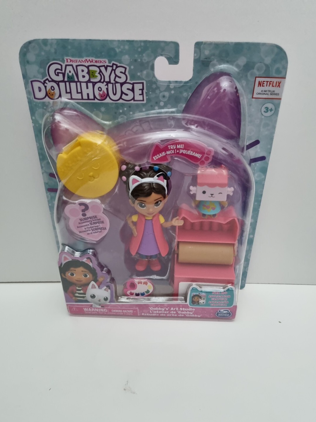 Gabby's Dollhouse Art Studio Playset Gabby Figure Box Cat Surprises Ages 3+