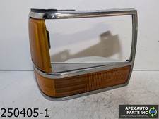 Oem 1989-1992 Ford Bronco Ii 2.9l Right Head Light Bezel Trim Wturn Signal