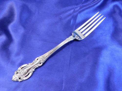 WALLACE GRAND VICTORIAN STERLING SILVER PLACE FORK - NEARLY NEW CONDITION