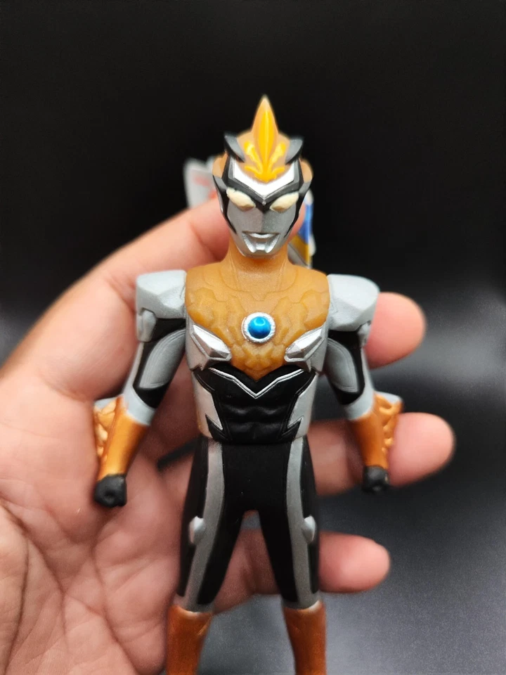 Figura Ultraman R/B - Ultra Hero Series 61: Ultraman Blu Ground BANDAI 2018 RARA Foto 4 de 4