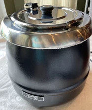 Avantco S30 11 Qt. Black Deluxe Soup Kettle Warmer - 120V, 400W Magnetic Labels