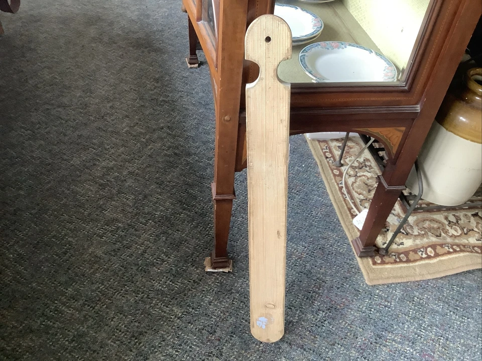 Antique Wooden wall mounted key/cup/hat hanger hooks rail utility rack old pine - Image 4 of 4