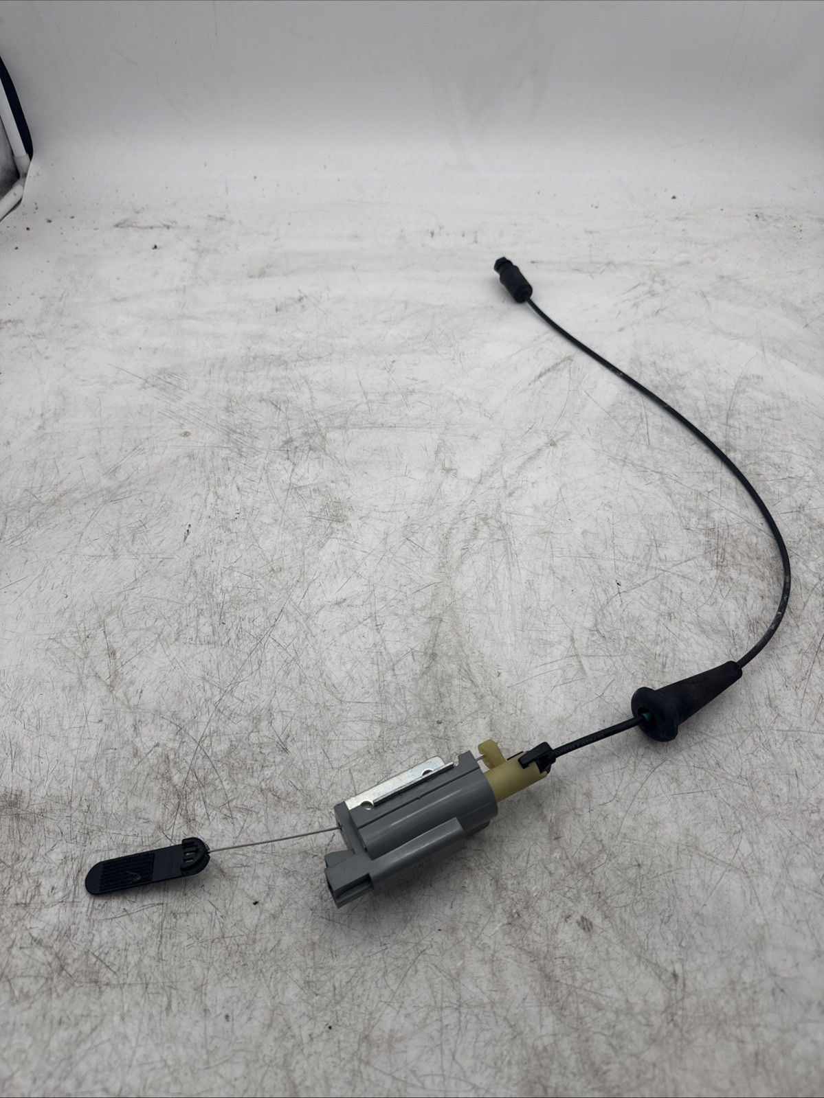 05-13 CHEVROLET CORVETTE C6 REAR FUEL DOOR LOCK ACTUATOR RELEASE CABLE OEM
