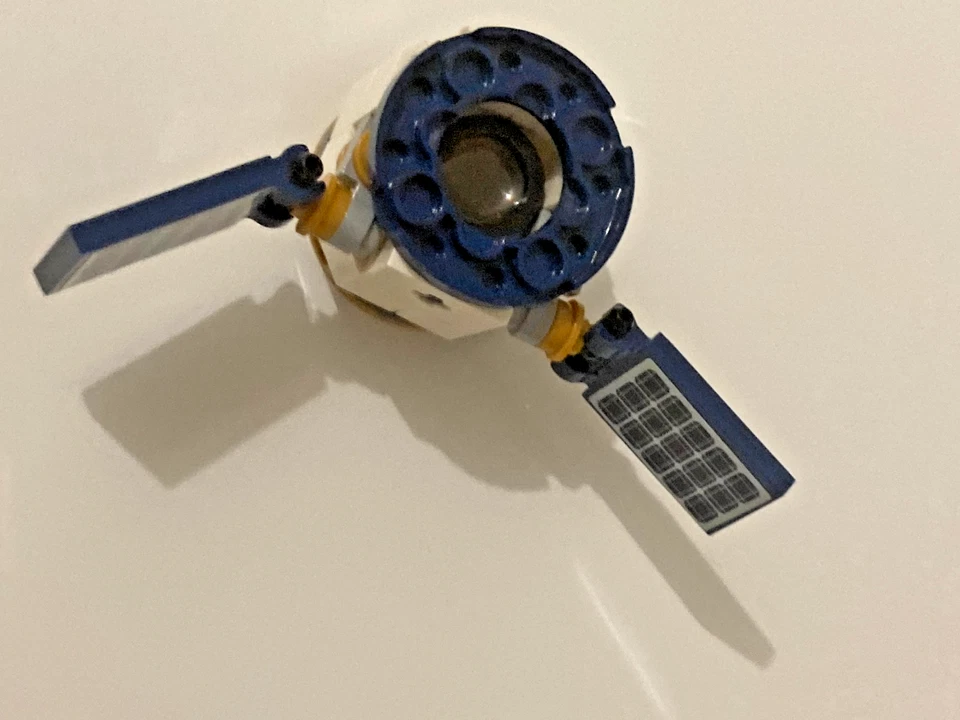 lego 60228 Téléscope Hubble satellite nasa lego city fusée spatiale - Photo 2/3