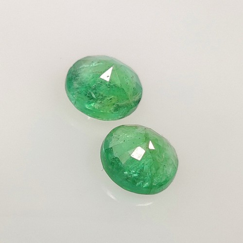 0,88 CT - Coppia di smeraldi naturali dello Zambia verde buono taglio tondo - 7325 - Foto 2 di 2