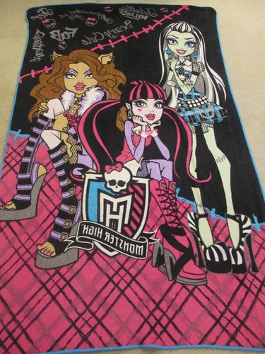 Monster High Blanket (100% Polyester) (2015 Mattel) (89" x 52") - Picture 2 of 19