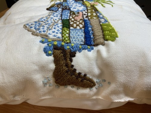 Cuscino Happy Time-Holly Hobbie Design Crewel rifinito con ricamo - macchie - Foto 5 di 12