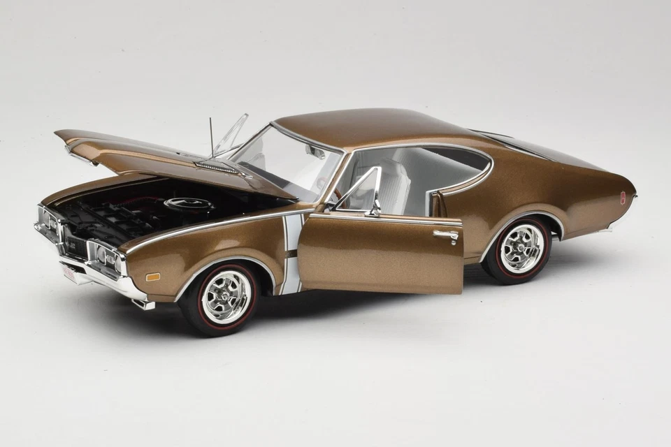AMM1084/06 Oldsmobile 442 W-30 Bronze American Muscle 1:18 - Immagine 2 di 4
