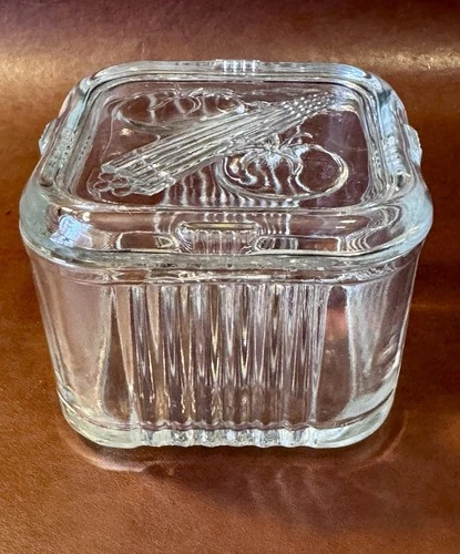 Vintage  Federal Glass clear square ribbed refrigerator dish with a lid