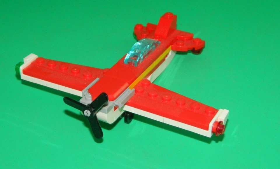 LEGO Creator 30669 Iconic Red Plane, photo 2 of 5