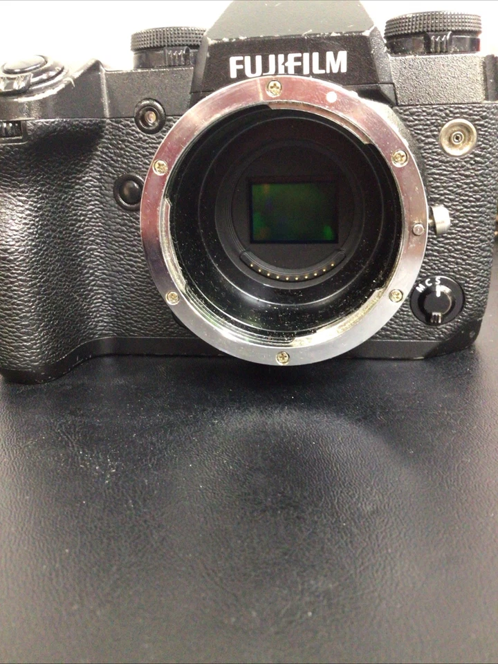 Fujifilm Fuji X-H1 24MP Body with battery charger flash & strap clicks und 2000 - Image 2 of 4
