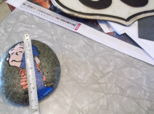 Linus Painted Rock / Paperweight- Hand Painted 3 1/2 inches - Picture 5 of 7