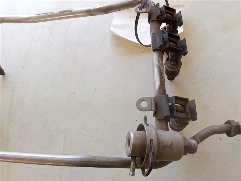 AUDI CABRIOLET 1994-1998 2,8 L RIEL DE COMBUSTIBLE CON INYECTORES OEM USADO PROBADO Foto 3 de 4