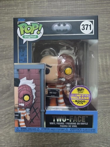 Funko Pop Two-Face 371 LE 5000 Batman 85th Anniversary Ultra