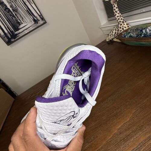 * UNWORN * NIKE LEBRON XVII 17 LOW LAKERS SHOES WHITE RARE CD5007-102 SIZE 17 - Picture 4 of 13