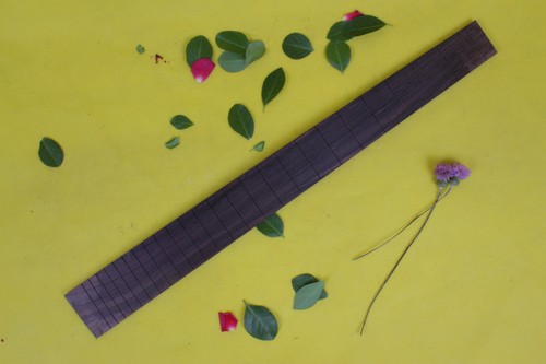 Electric Guitar Parts: 25.5" 24 - Fret Rosewood Fretboard w/o Inlay - Picture 4 of 6