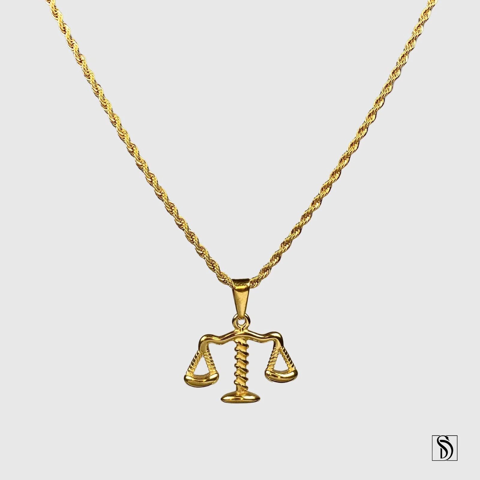 Collier or 18 carats loi de l'équilibre justice acier inoxydable symbole astrologie charme