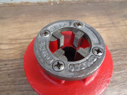 TOLEDO No. 12 Manual Pipe Threader Die - 1/2" - Picture 3 of 5
