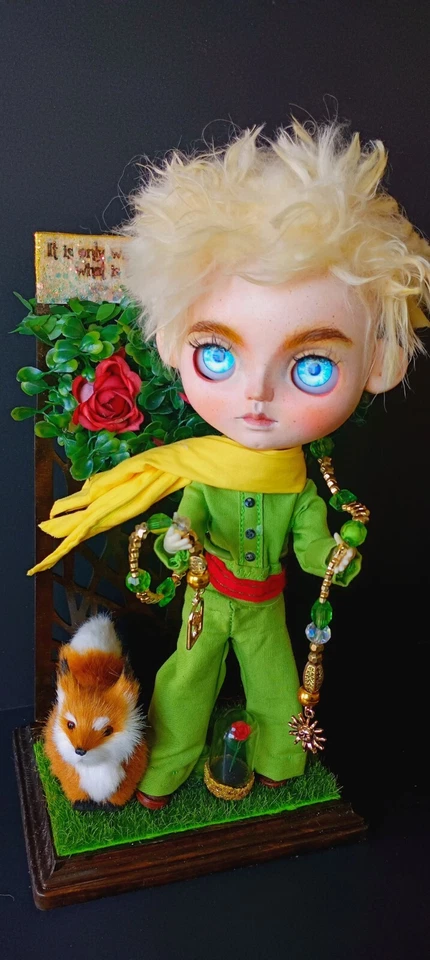 Muñeca Blythe personalizada única en su clase: El Principito con zorro y soporte de madera Foto 2 de 4