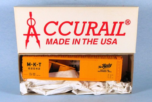ACCURAIL Katy M-K-T 50' Steel Boxcar 62042 (Yellow) 1/87 HO Scale Model Kit NEW! - Picture 2 of 5