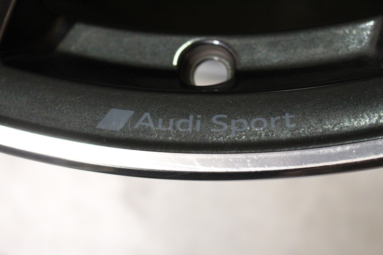Audi R8, Rear Audi Sport Wheel, Scratches, 11x20, Used, P/N 4S0601025CC