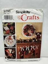 Simplicity 9796 Craft Christmas Stockings Wreath Tree Skirt Sewing Pattern