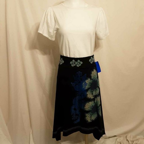 DESIGUAL ART TO WEAR BLACK SKIRT SIZE MEDIUM