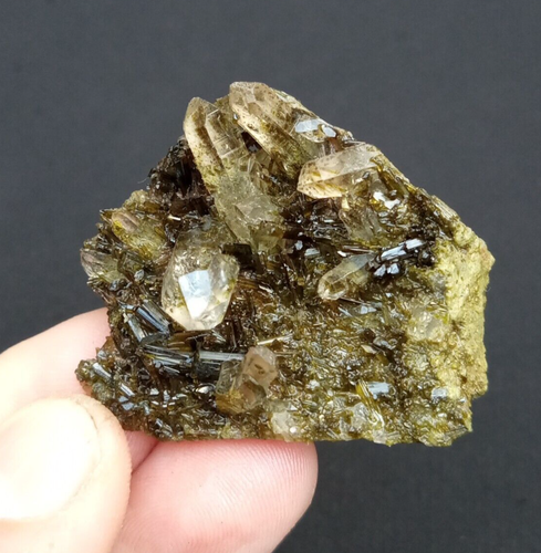 Quartz with Epidote from Balochistan Pakistan.. - Picture 2 of 10