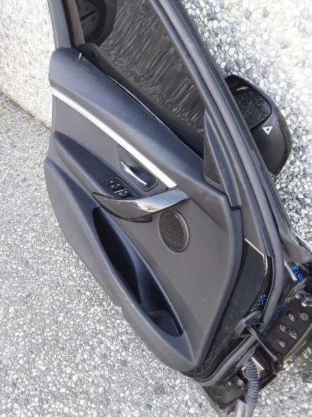 Panel de moldura de puerta delantera del conductor izquierdo L/F negro 2018 BMW 320i L-6-B-P Foto 3 de 3