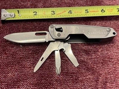 Leatherman FREE T2 4 Blade Pocketknife Multi-tool New