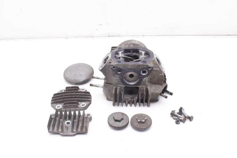 1977 Honda C70 Engine Motor Cylinder Head and Covers R11.BX3 Foto 2 de 4